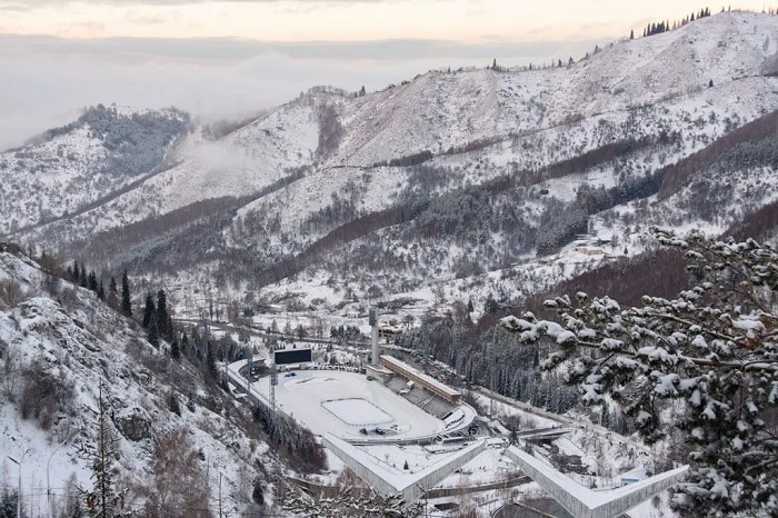 Khu trượt băng ngoài trời lớn nhất thế giới Medeu là một địa điểm du lịch Kazakhstan