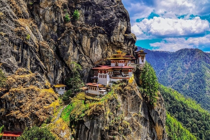 Tu viện Tigers Nest là điểm tham quan gần pháo đài Zuri Dzong Bhutan
