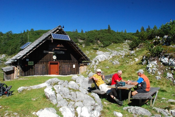 Obertraun Sarsteinhütte là tuyến đường mòn ở núi Hoher Dachstein Áo