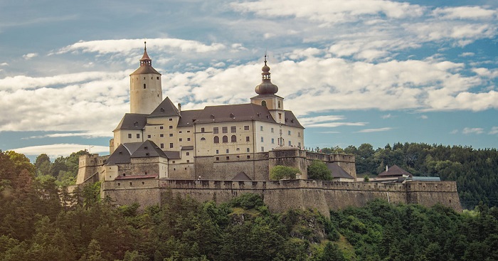 Pháo đài Forchtenstein là công trình ấn tượng của Áo