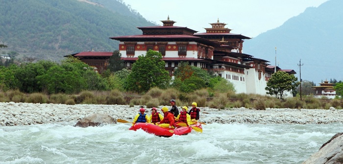 Đi bè ở sông Mo Chhu Bhutan