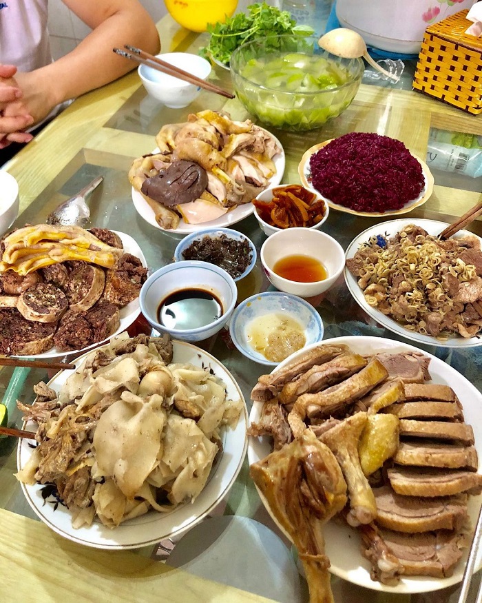 Xôi tím Lai Châu có thể kết hợp cùng nhiều món ăn khác