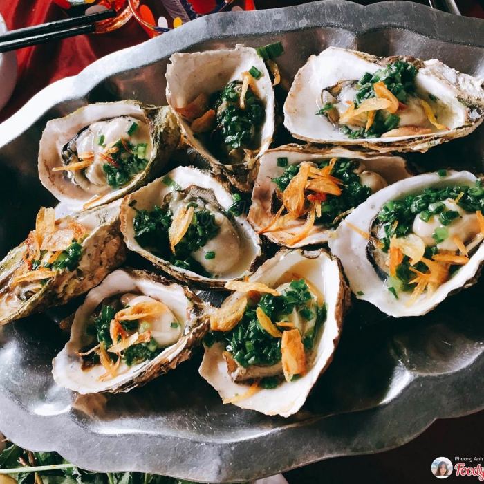 What to eat at Quy Nhon night market with seafood