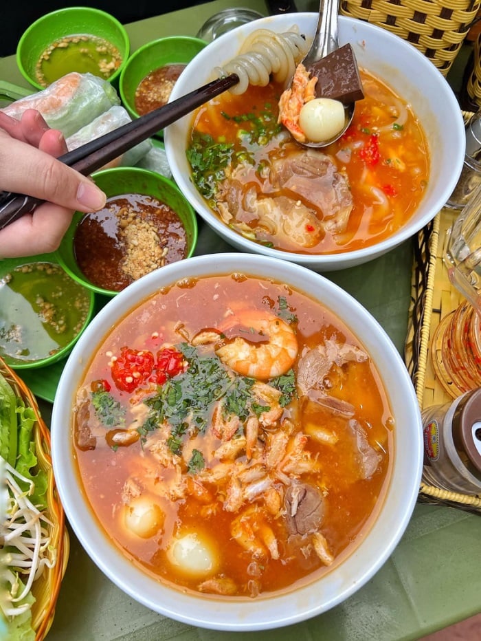 Phu Quoc crab noodle soup is a specialty that is loved by many tourists