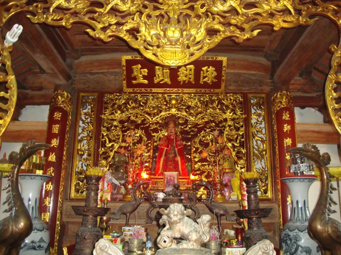 Quan Lan tourist attractions - Tran Khanh Du temple