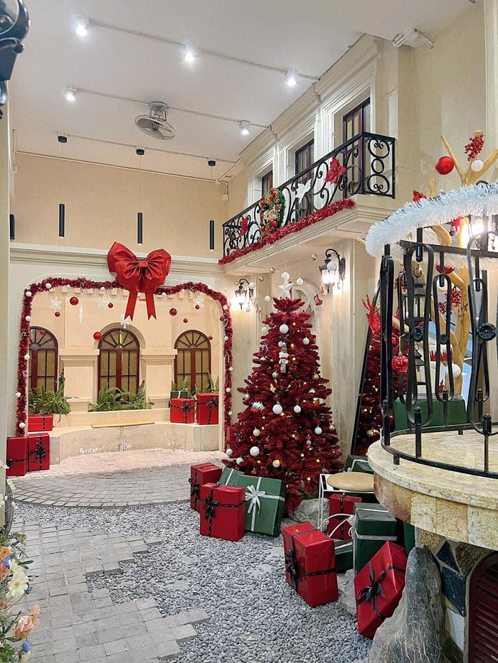 Place to play Christmas in Bac Ninh - cafe