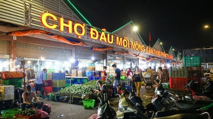 Explore Binh Dien market which is a wholesale market
