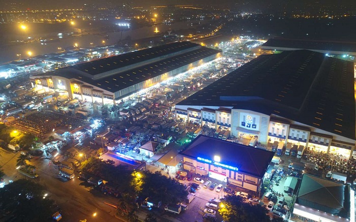Explore Binh Dien market that attracts tourists