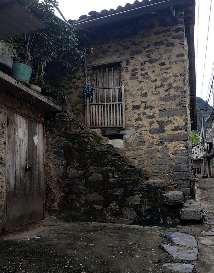 Na Vi Cao Bang ancient stone village with solid stone houses