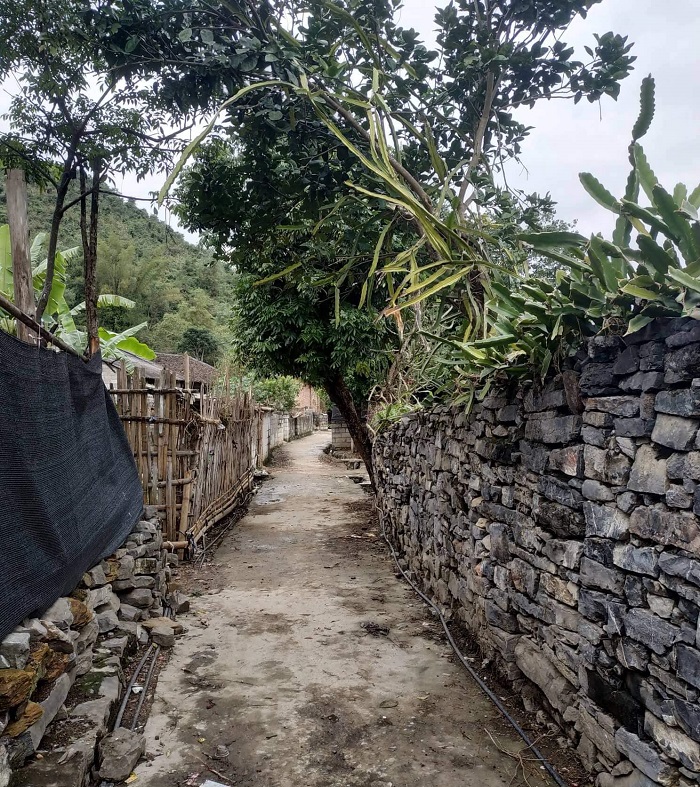 Na Vi Cao Bang ancient stone village with small paths leading into the village