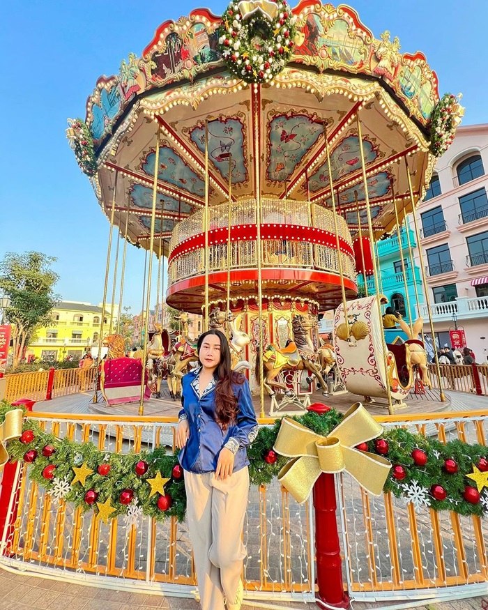 Mega Grand World Hanoi - merry-go-round