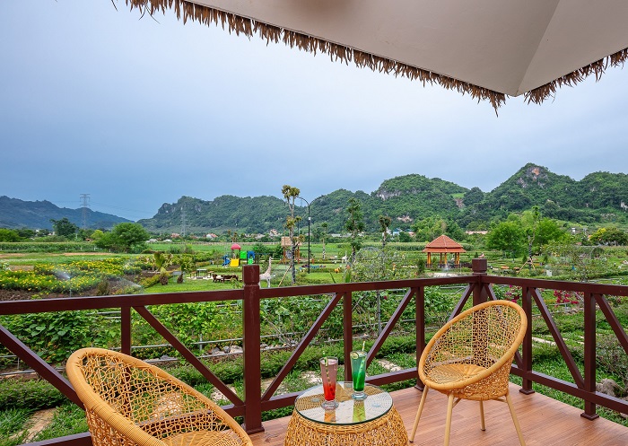 Moc Chau Eco Garden has a lovely balcony