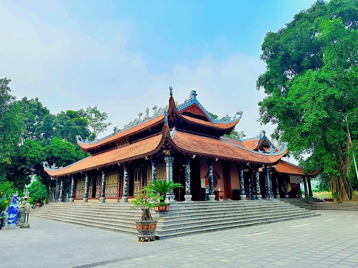Đền Mẫu Đông Cuông là ngôi đền Mẫu ở Việt Nam nằm ở Yên Bái