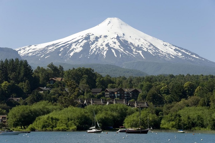 Leo núi lửa Villarrica là điều nên làm ở thị trấn Pucon Chile 