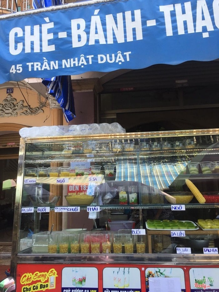 Delicious sweet soup shop in Hai Phong - Dew sweet soup at Co Dao market
