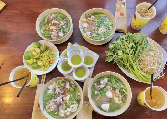 Delicious squid noodle shops in Vung Tau are famous