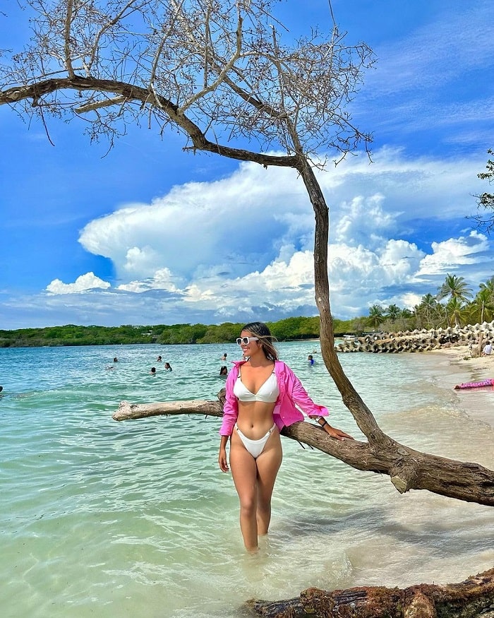 Thư giãn ở bãi biển ở thành phố Cartagena