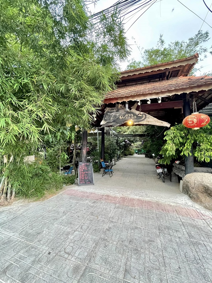Khung cảnh thiên nhiên ở Trầm Koi Garden Coffee  