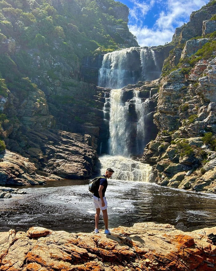 Đi bộ đến thác nước ở vườn quốc gia Tsitsikamma