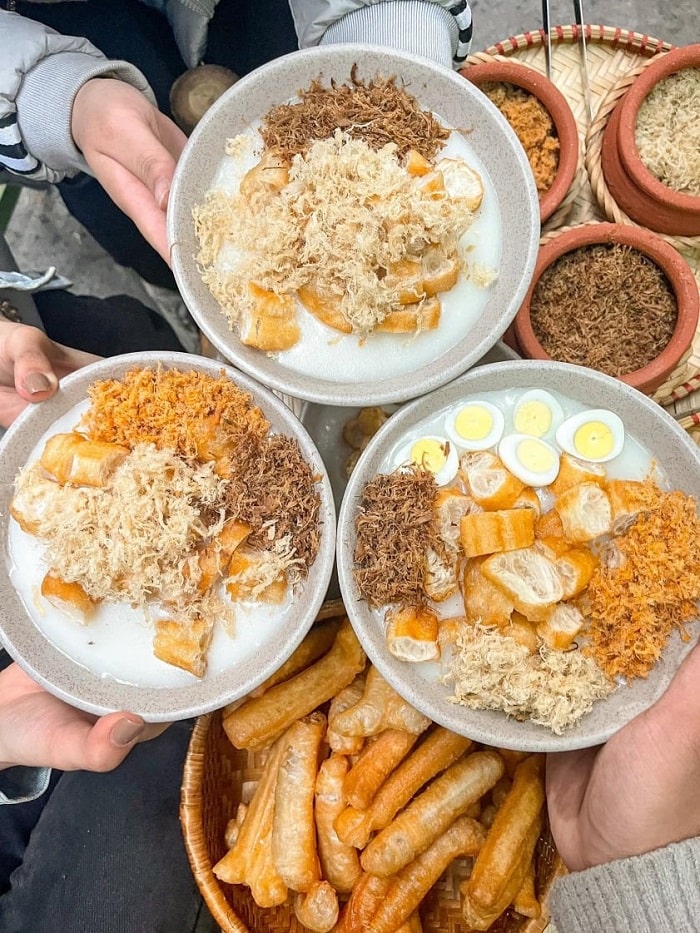 Cháo quẩy tại Quán Bún Đậu Chấm Nguyễn Duy Hiệu là quán cháo quẩy ngon ở Đà Nẵng mà bạn không nên bỏ qua