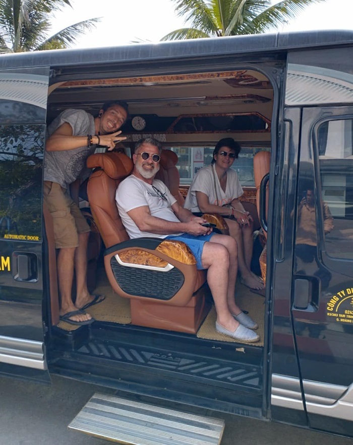 hãng xe limousine Hạ Long - Hà Nội - Luxury Trans Vietnam