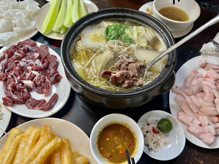 quán lẩu đuôi bò ngon Hà Nội - Lẩu đuôi bò Loan