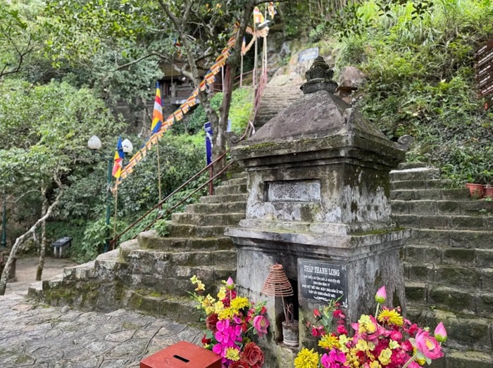 chùa Một Mái Yên Tử - tháp Thanh Long