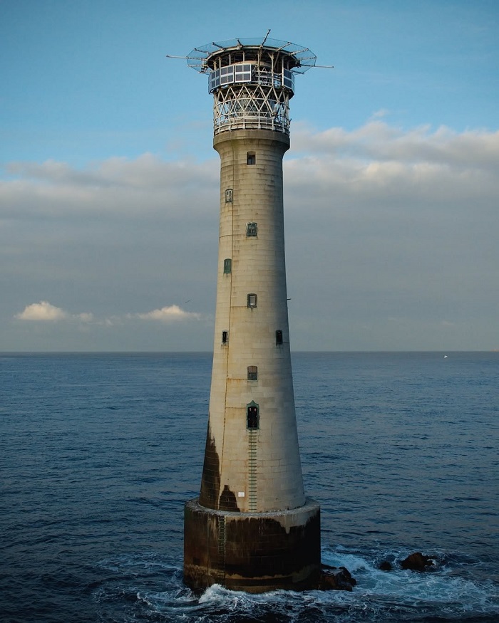 Bishop Rock là hòn đảo nhỏ nhất thế giới mang dáng vẻ hiên ngang