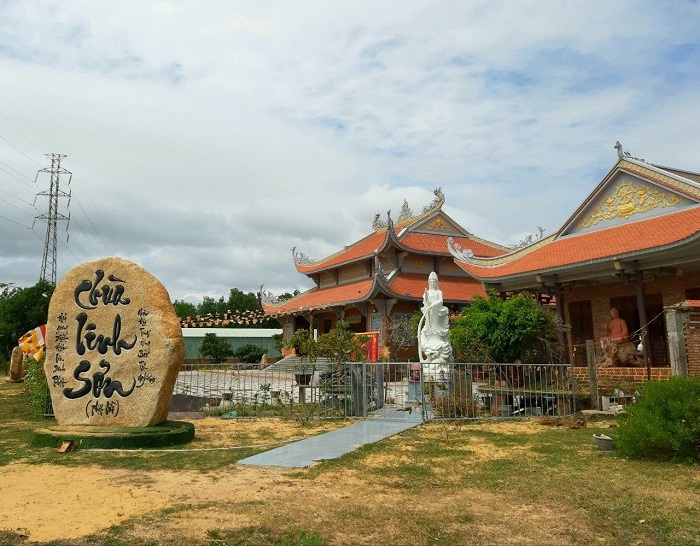 Chùa Phật Lồi ở đảo Yến Bình Định