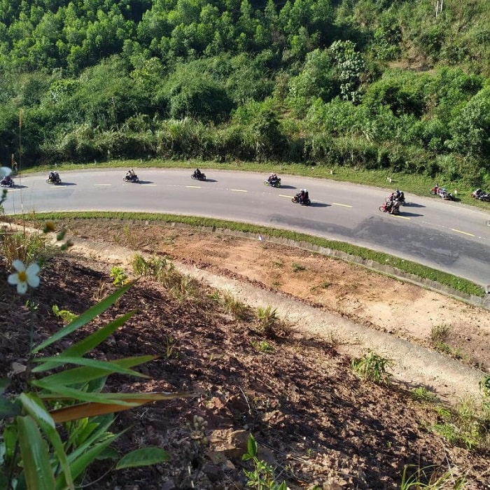 Khúc cua ở đèo Phượng Hoàng Đắk Lắk