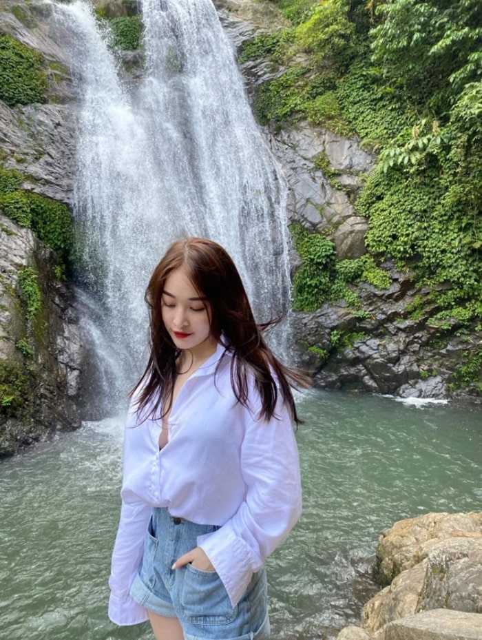 du lịch Hoà Bình chơi gì - Tắm suối ở Cửu Thác