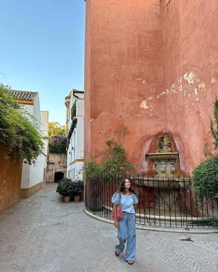 Khám phá phố cổ Santa Cruz Tây Ban Nha