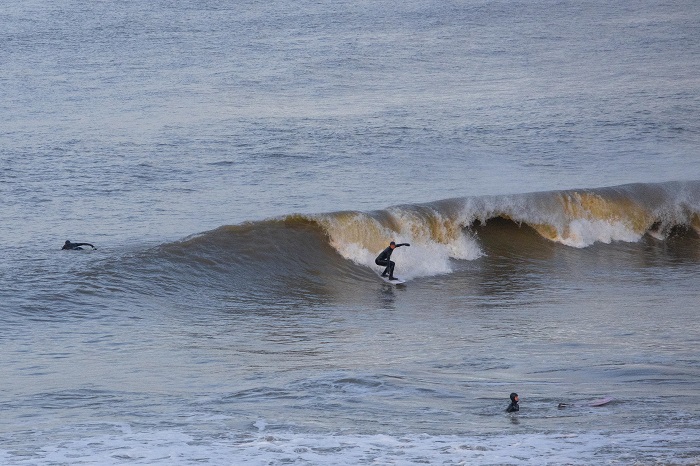 Lướt sóng là hoạt động thú vị ở biển Scheveningen Hà Lan