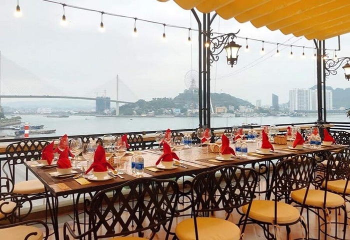 nhà hàng view biển Hạ Long - Nhà hàng Ngọc Lục Bảo