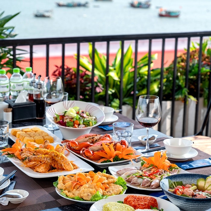 nhà hàng view biển Hạ Long - Nhà hàng Ngọc Phương Nam