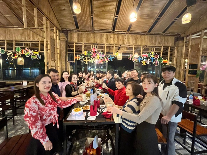 nhà hàng view biển Hạ Long - Nhà hàng Buffet Sen Á Đông