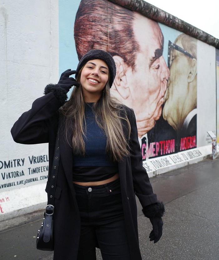 Check in phòng trưng bày East Side Đức