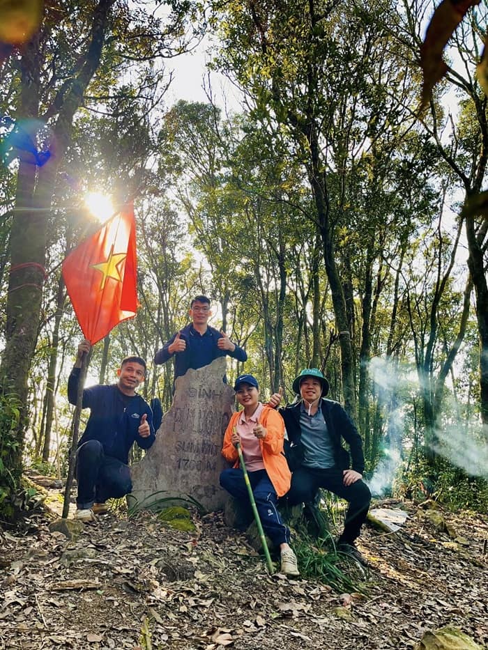 tour đi bộ xuyên rừng tại Thanh Hoá - trekking đỉnh Pù Luông