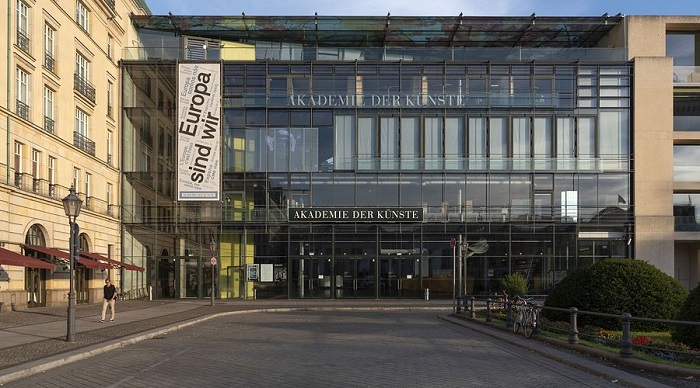 Viện Hàn lâm Nghệ thuật Berlin là điểm tham quan ở quảng trường Pariser Platz