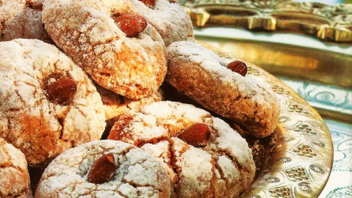 Bánh Ghoriba kết hợp với hạnh nhân ăn có vị cuốn hút đến lạ - Ảnh: Vivre-marrakech