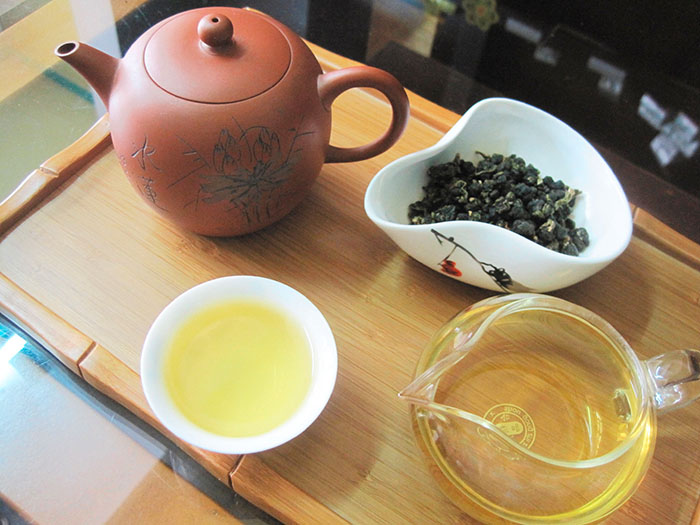 Thưởng thức chè Mộc Châu thơm lừng, hậu ngọt thanh - Ảnh: Mộc Châu 24h