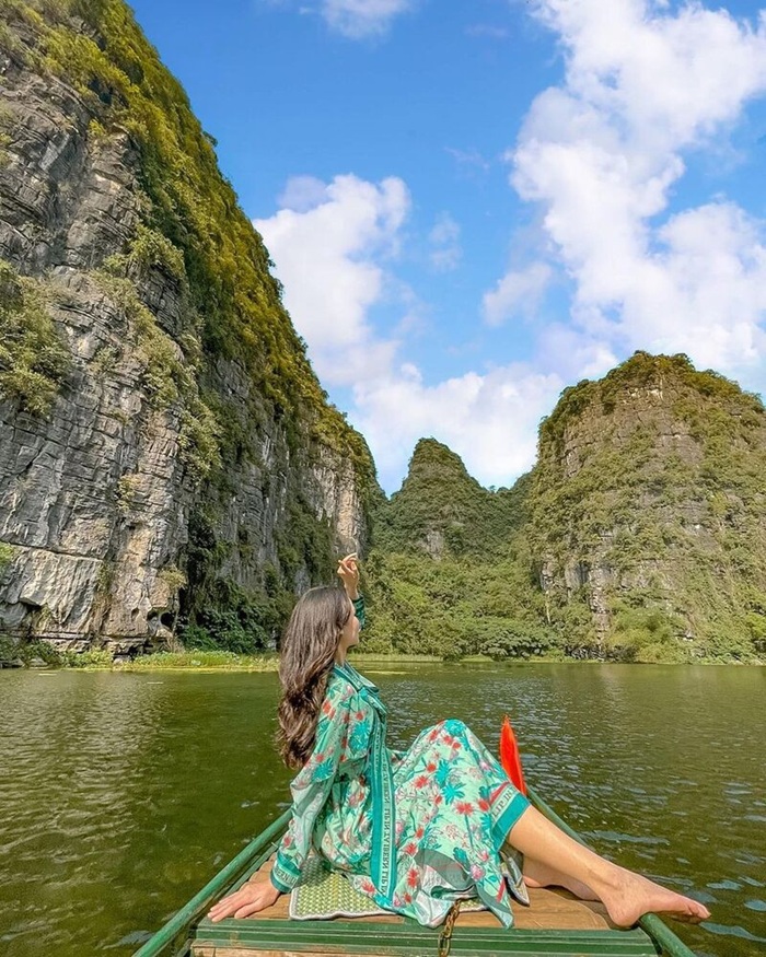 Khám phá Tràng An, tiên cảnh chốn trần giang - Ảnh: Đất Việt Tour