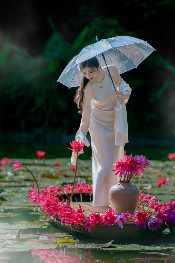 Check-in mùa hoa súng ở Ninh Bình - Ảnh: Lữ Hành Việt Nam