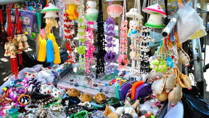 Shop Hợp Hoàn - điểm bán quà tặng du lịch ở Huế đa dạng sản phẩm - Ảnh: Internet