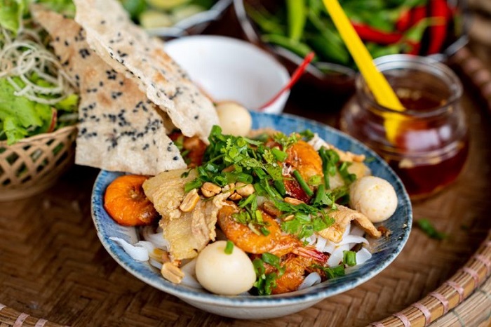 Đừng quên thưởng thức mì quảng thơm ngon - Ảnh: Internet