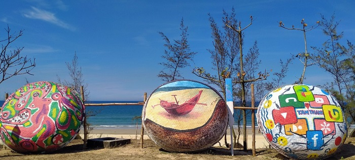 Những chiếc thúng của ngư dẫn cũng được điểm tô những bức tranh đẹp mắt - Ảnh: Internet