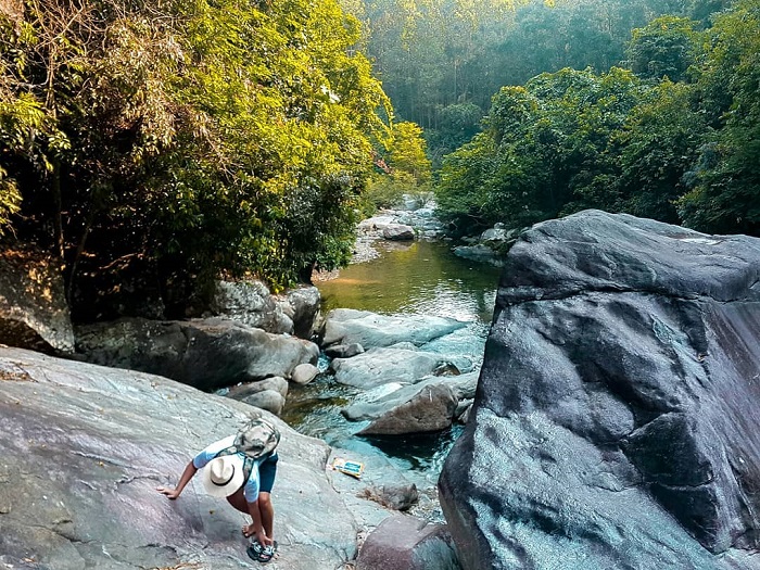 Chinh phục thác Hố Giang Thơm đầy ngoạn mục và thử thách - Ảnh: Internet