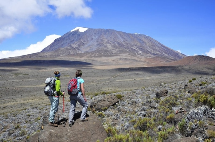 Chinh phục núi Kilimanjaro cao nhất châu Phi - Ảnh: Mia