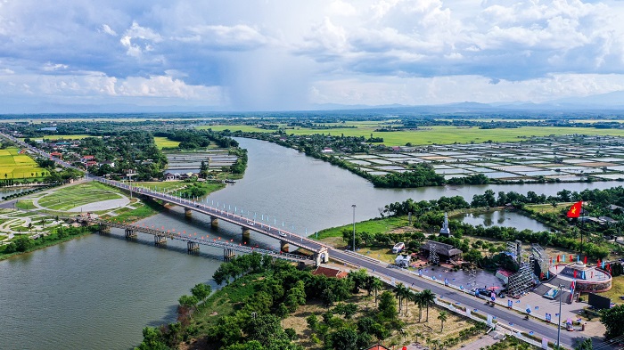 Ghé thăm cầu Hiền Lương - sông Bến Hải, biểu tượng chia cắt hai bờ Nam Băc - Ảnh: Internet