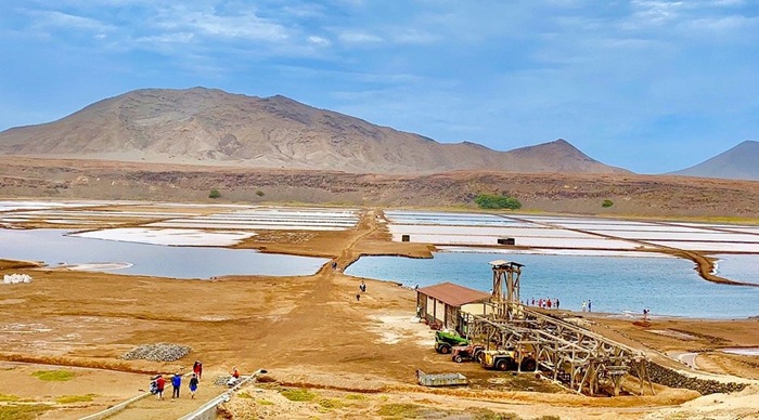 Khám phá Pedra de Lume - khu mỏ muối cổ nằm trong miệng núi lửa độc đáo - Ảnh: Tripadvisor 